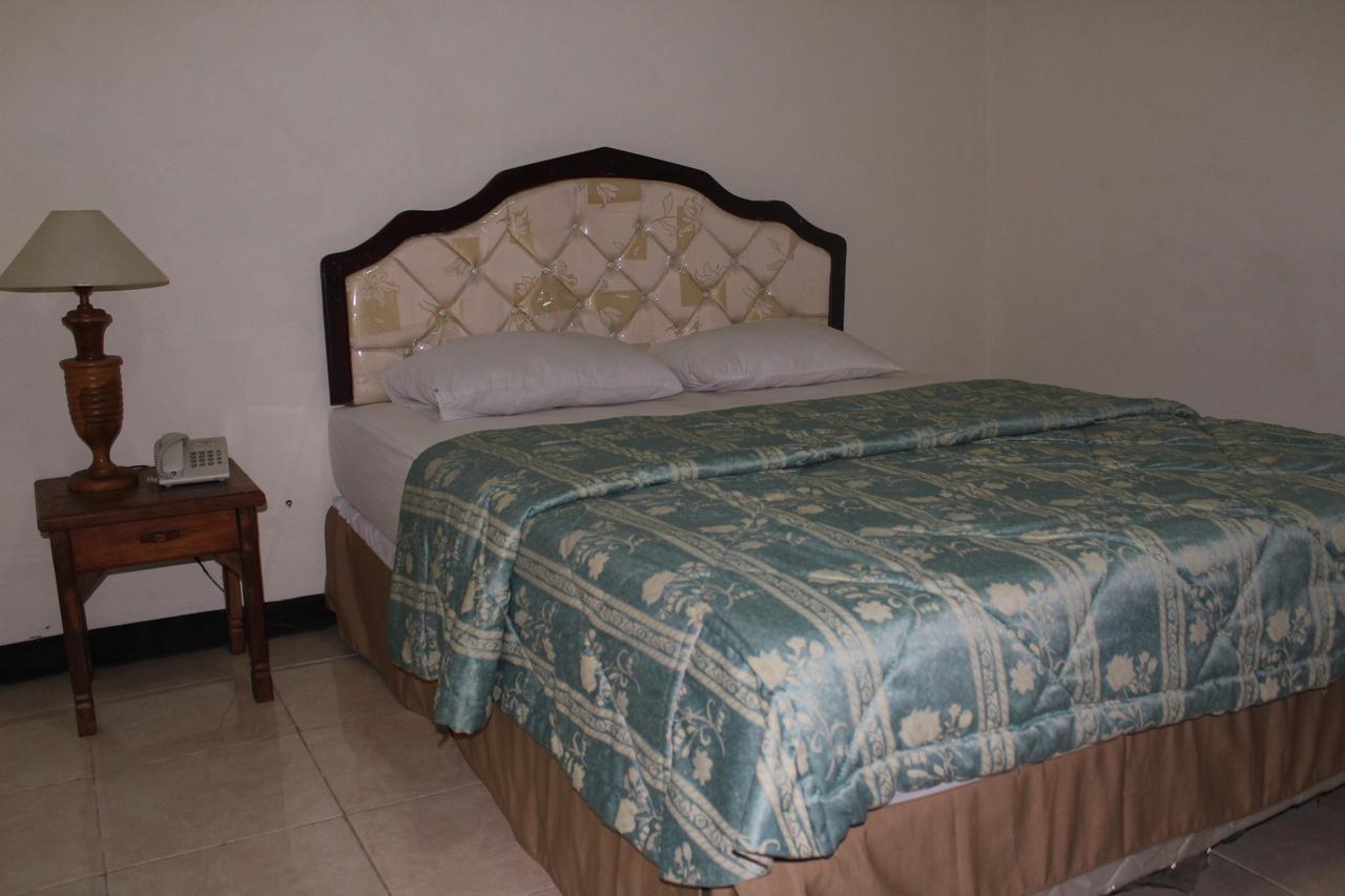 Sinar Bintang Hotel Cepu Exteriör bild
