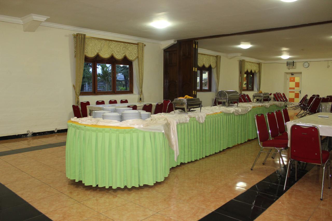 Sinar Bintang Hotel Cepu Exteriör bild